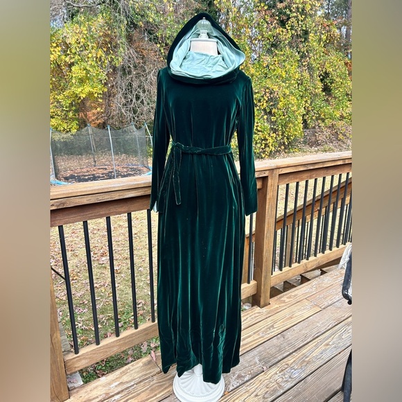 Strega Dresses & Skirts - Vintage MONTE STREITFIELD for Strega Elegant Green Velvet Dress 1960 cowl hood